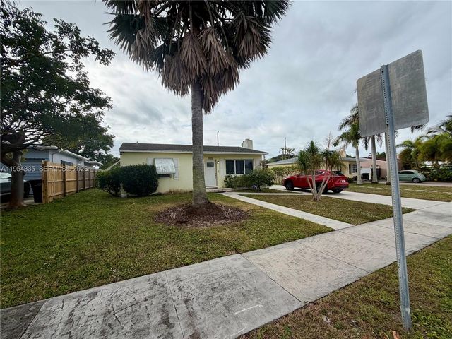 952 Churchill Rd, West Palm Beach, FL 33405