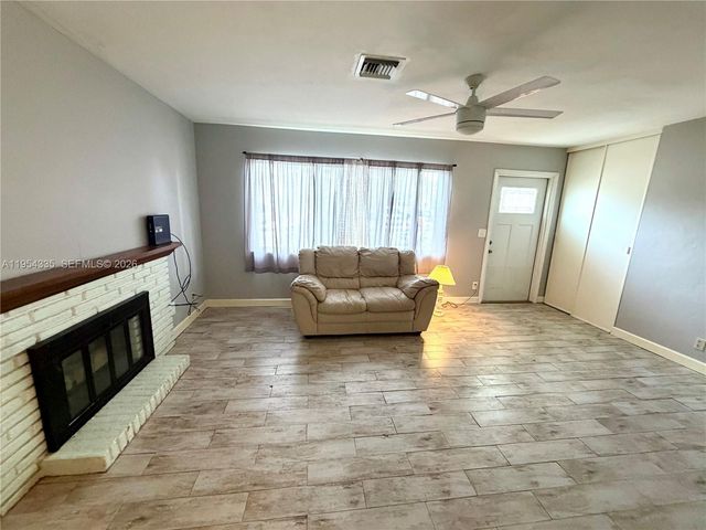 952 Churchill Rd, West Palm Beach, FL 33405