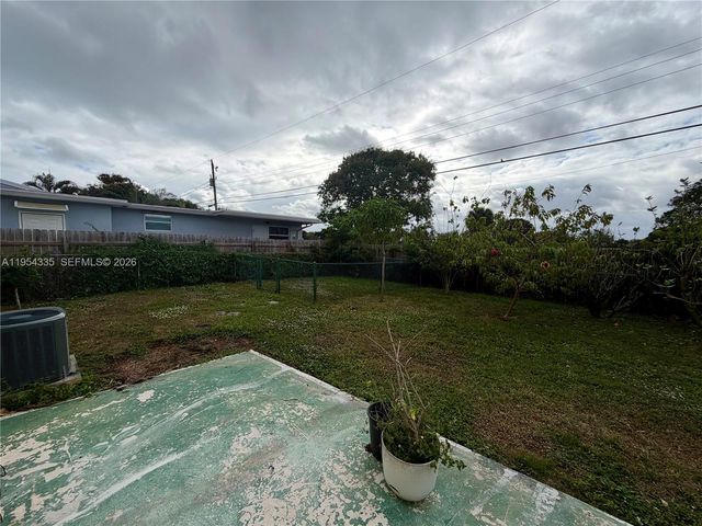 952 Churchill Rd, West Palm Beach, FL 33405