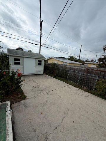 952 Churchill Rd, West Palm Beach, FL 33405