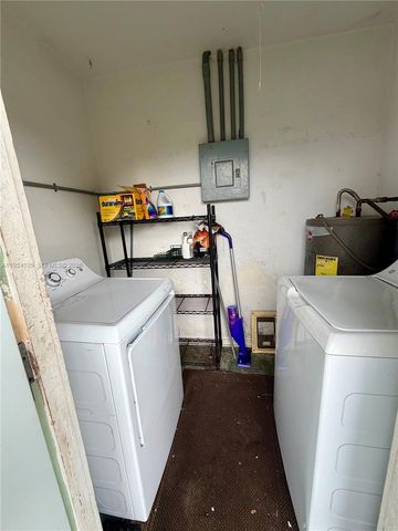 952 Churchill Rd, West Palm Beach, FL 33405