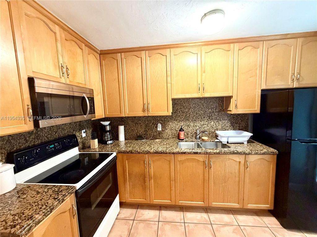 952 Churchill Rd, West Palm Beach, FL 33405