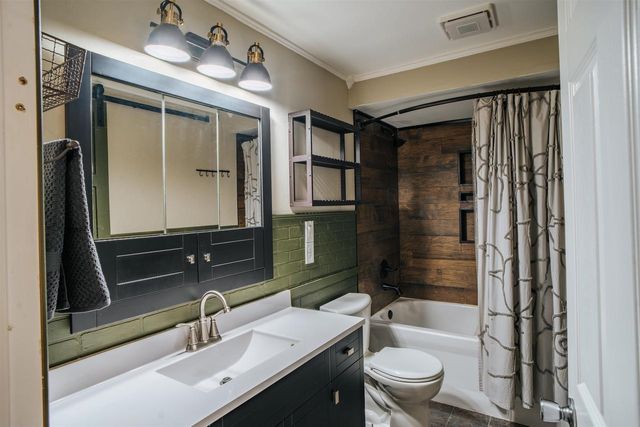 1127 CARDINAL LANE, Howard, WI 54313