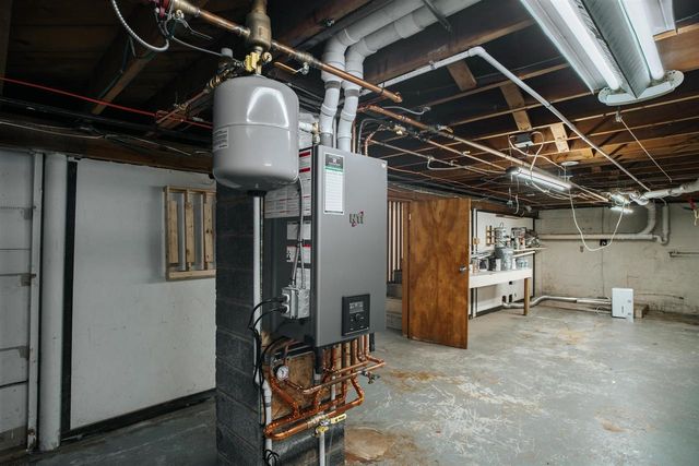 1127 CARDINAL LANE, Howard, WI 54313