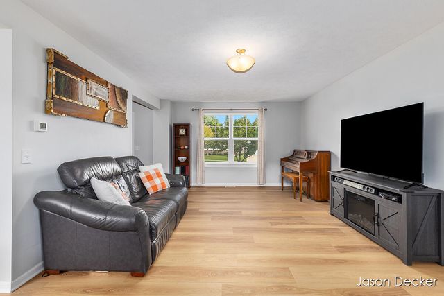518 Orchard Drive, Rockford, MI 49341