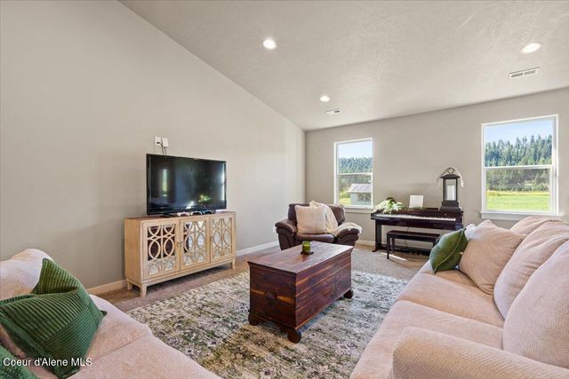 1974 KELSO LAKE RD, Athol, ID 83801