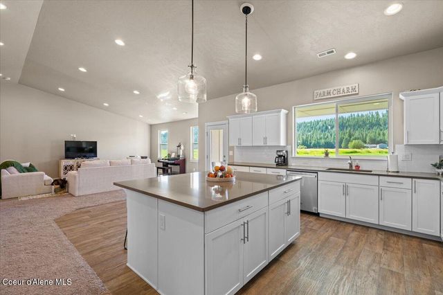 1974 KELSO LAKE RD, Athol, ID 83801