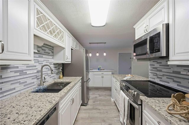 3259 BENEVA ROAD 101, Sarasota, FL 34232