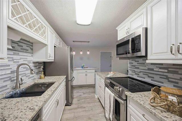 3259 BENEVA ROAD 101, Sarasota, FL 34232