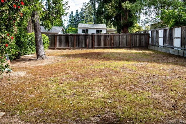 7949 Tocchini St, Sebastopol, CA 95472