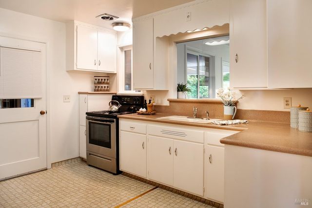 7949 Tocchini St, Sebastopol, CA 95472