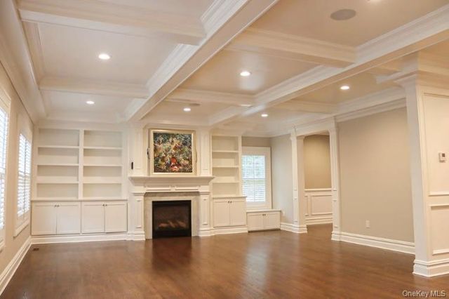 4 Carriage Court, Dix Hills, NY 11746