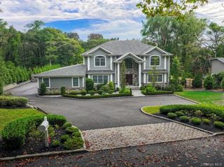 4 Carriage Court, Dix Hills, NY 11746