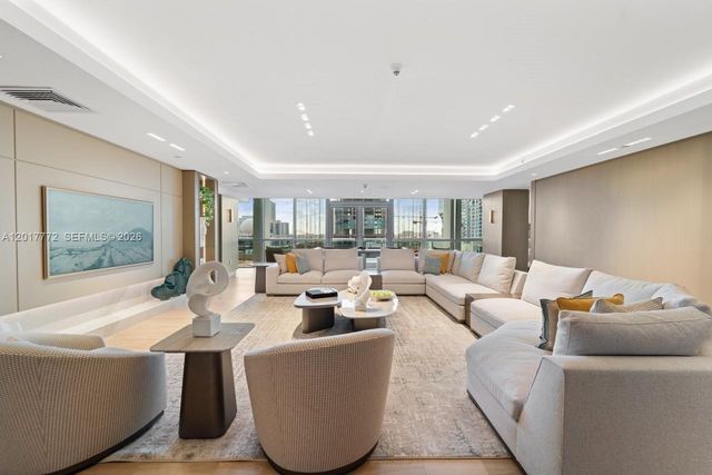 900 Biscayne Blvd 4205, Miami, FL 33132