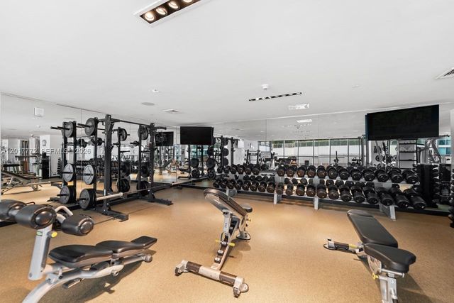 900 Biscayne Blvd 4205, Miami, FL 33132