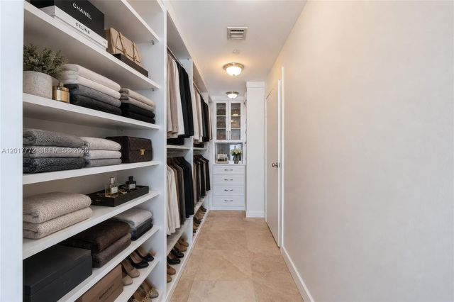 900 Biscayne Blvd 4205, Miami, FL 33132
