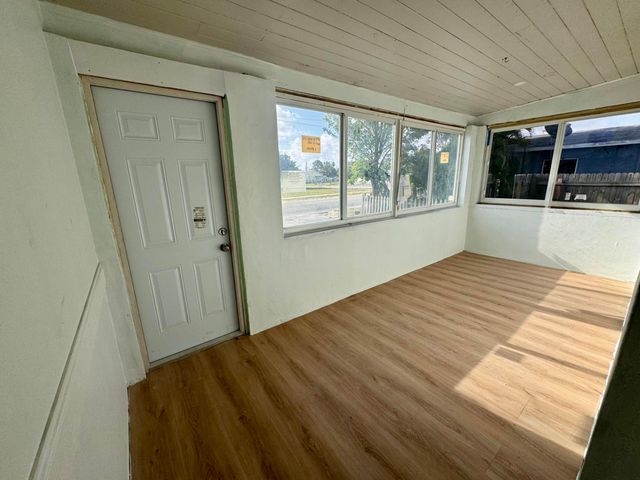 2513 Avenue E, Riviera Beach, FL 33404