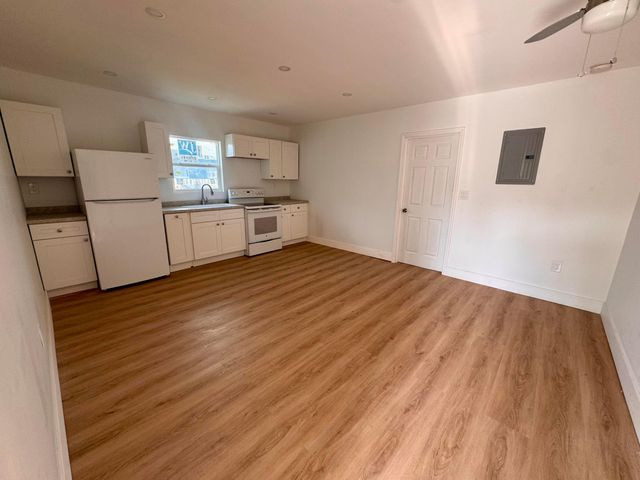 2513 Avenue E, Riviera Beach, FL 33404