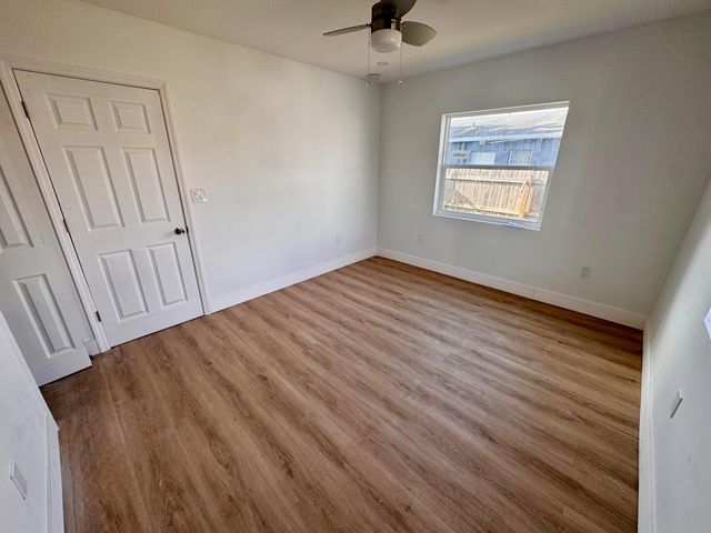 2513 Avenue E, Riviera Beach, FL 33404