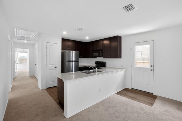 604 Marty Allen LOOP, Jarrell, TX 76537