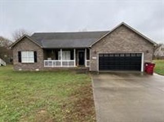 3680 Fieldstone Dr, Clarksville, TN 37040