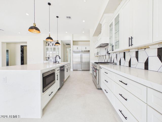 18024 W MONTEBELLO Avenue, Litchfield Park, AZ 85340