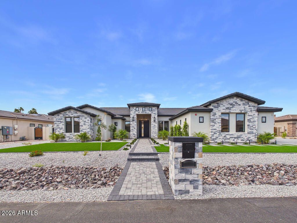 18024 W MONTEBELLO Avenue, Litchfield Park, AZ 85340