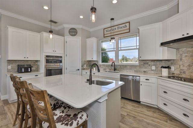 7510 LITHIA PINECREST ROAD, Lithia, FL 33547