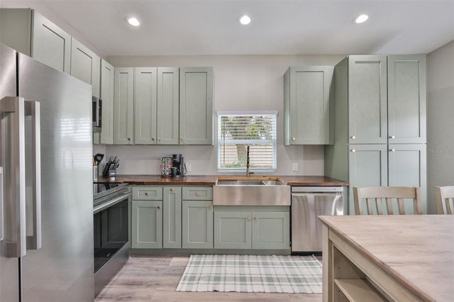 7510 LITHIA PINECREST ROAD, Lithia, FL 33547