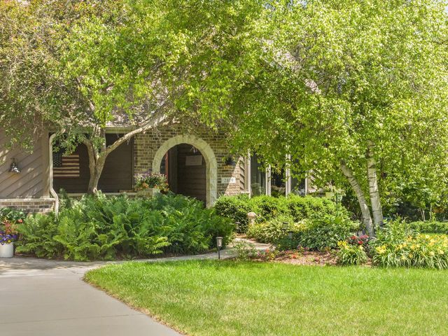 2819 Killarney COURT, West Bend, WI 53095