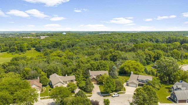 2819 Killarney COURT, West Bend, WI 53095
