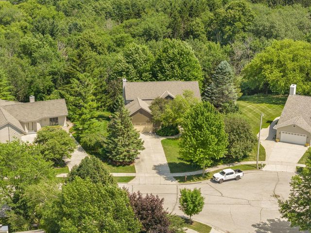 2819 Killarney COURT, West Bend, WI 53095