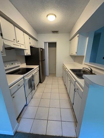 815 W Boynton Beach Boulevard 10-203, Boynton Beach, FL 33426