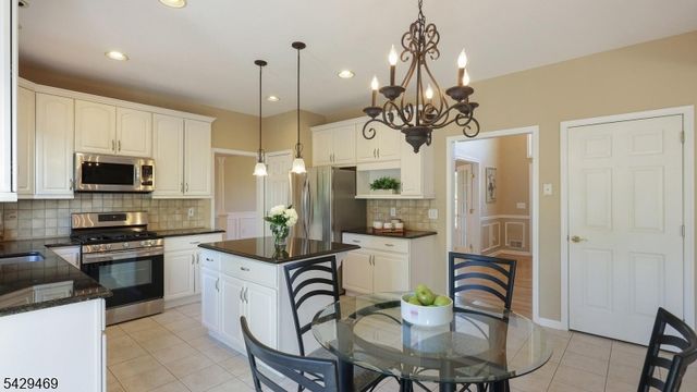 2 Raddel Ct, Hillsborough Twp., NJ 08844