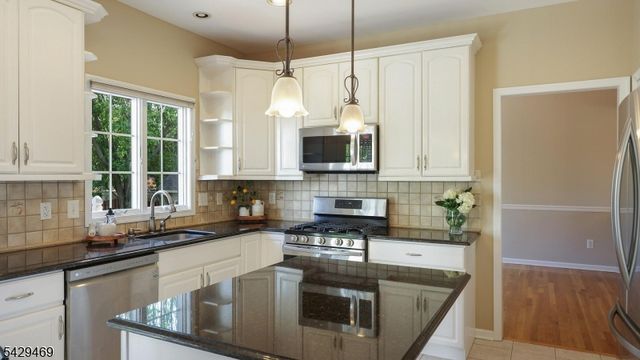 2 Raddel Ct, Hillsborough Twp., NJ 08844