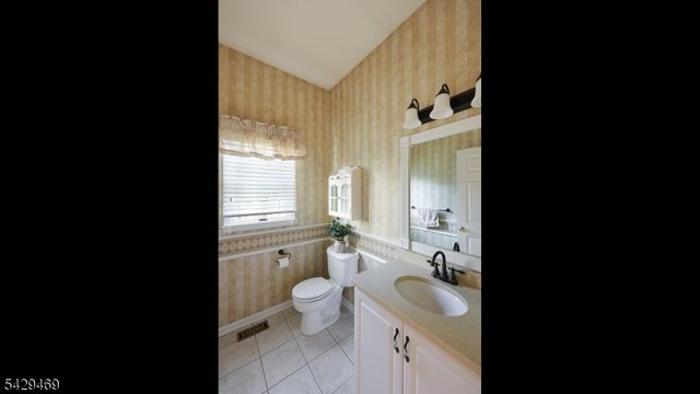 2 Raddel Ct, Hillsborough Twp., NJ 08844