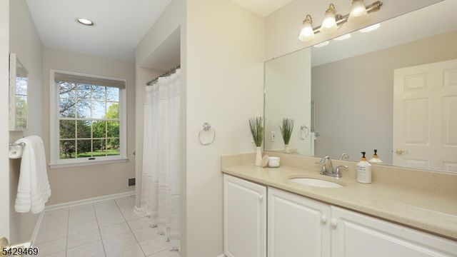 2 Raddel Ct, Hillsborough Twp., NJ 08844