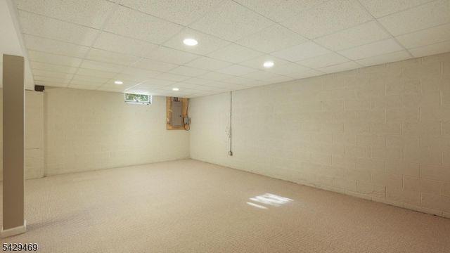 2 Raddel Ct, Hillsborough Twp., NJ 08844