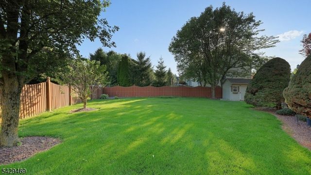 2 Raddel Ct, Hillsborough Twp., NJ 08844