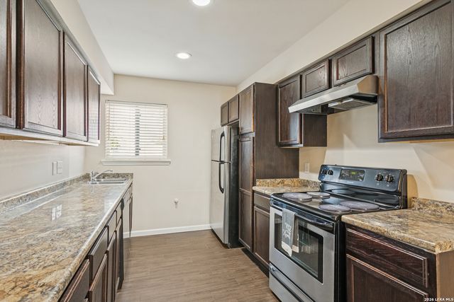 255 E Rampart Dr Unit 203, San Antonio, TX 78216
