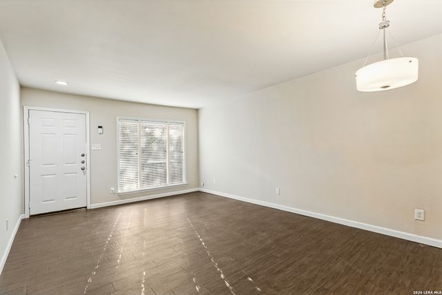 255 E Rampart Dr Unit 203, San Antonio, TX 78216