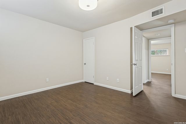255 E Rampart Dr Unit 203, San Antonio, TX 78216