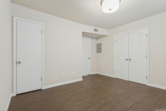 255 E Rampart Dr Unit 203, San Antonio, TX 78216
