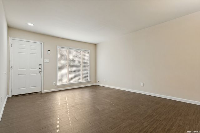 255 E Rampart Dr Unit 203, San Antonio, TX 78216