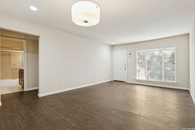255 E Rampart Dr Unit 203, San Antonio, TX 78216