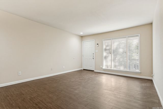 255 E Rampart Dr Unit 203, San Antonio, TX 78216