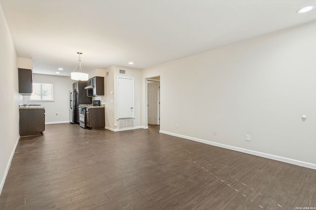 255 E Rampart Dr Unit 203, San Antonio, TX 78216