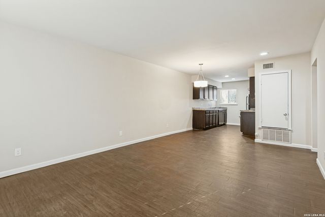 255 E Rampart Dr Unit 203, San Antonio, TX 78216