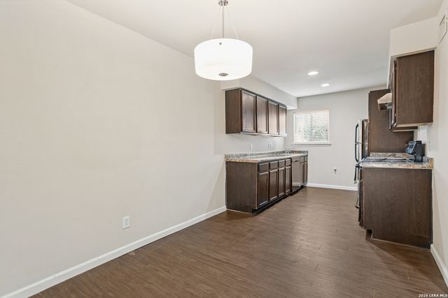 255 E Rampart Dr Unit 203, San Antonio, TX 78216