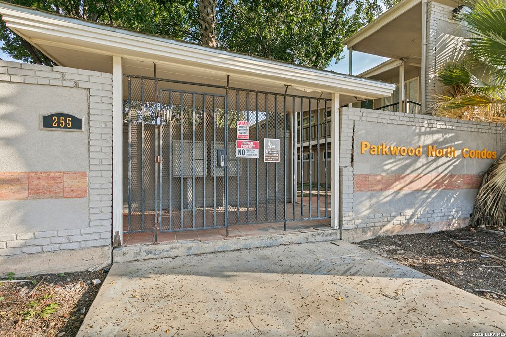 255 E Rampart Dr Unit 203, San Antonio, TX 78216